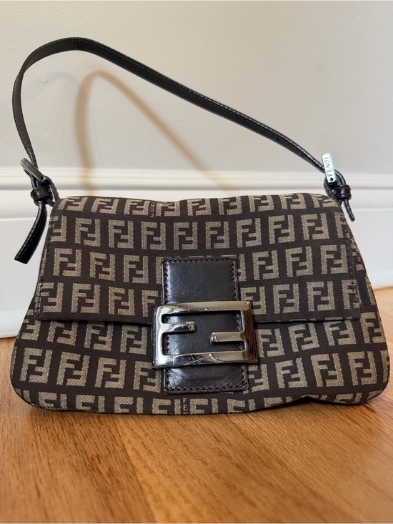 Fendi Handbags - Fendi Baguette Bag